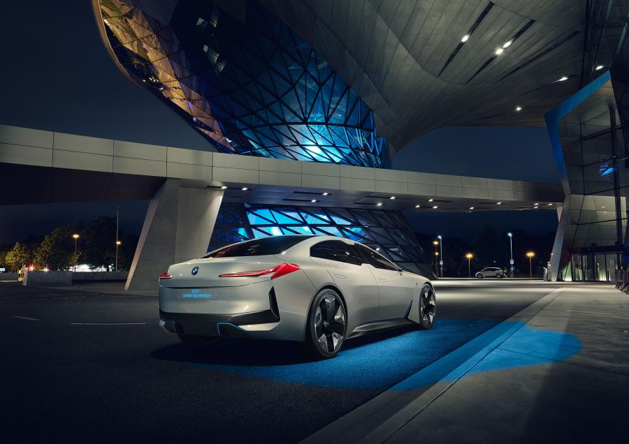 BMW i Vision Dynamics 2017 года  (фото 8 из 32)